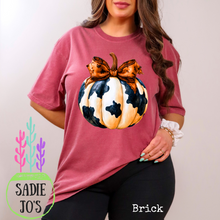 Load image into Gallery viewer, Cow Pumpkin Tee
