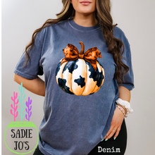 Load image into Gallery viewer, Cow Pumpkin Tee
